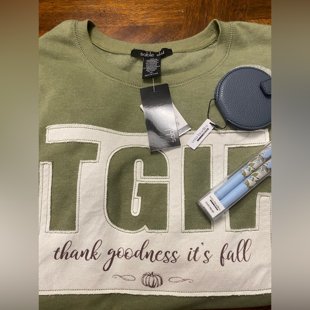 Vera Bradley Pocket Mirror•Vera Bradley Click Pens • Sable Sky TGIF Sweatshirt•